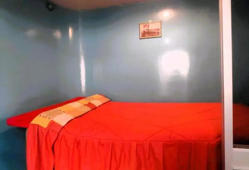 پانسیون Flying House Hostel