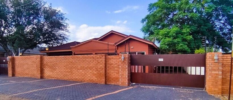 پانسیون Gamotho Bed & Breakfast