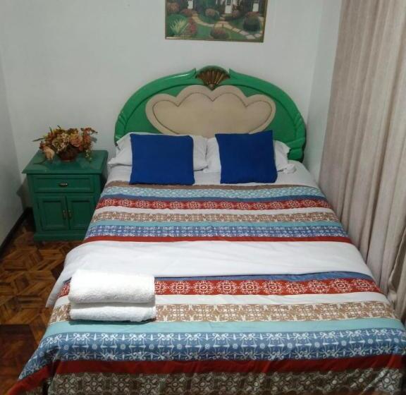 פנסיון Altamira Suites   Ibarra