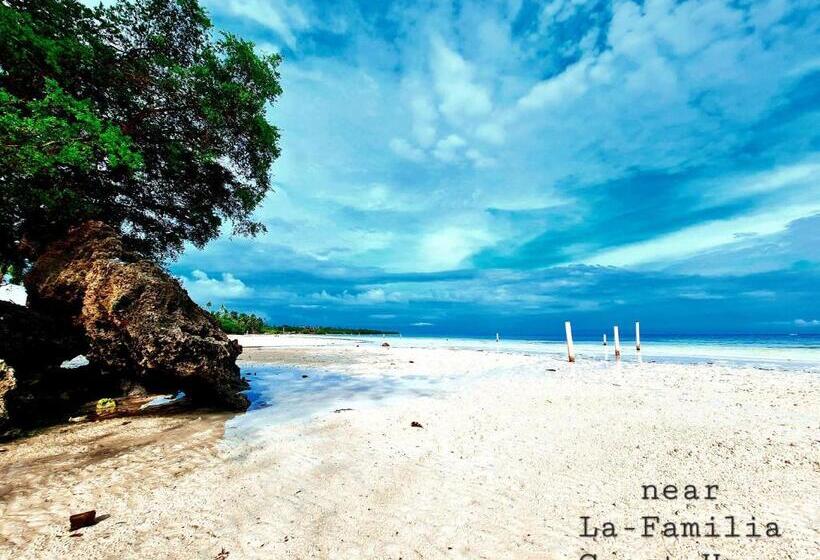 پانسیون La Familia Guest House