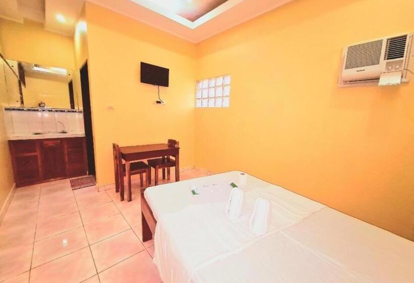 پانسیون La Familia Guest House