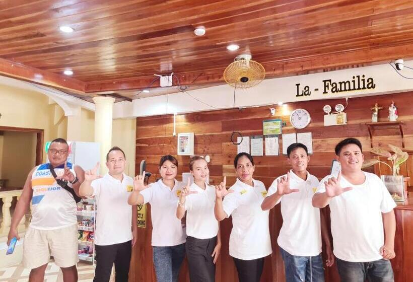 پانسیون La Familia Guest House