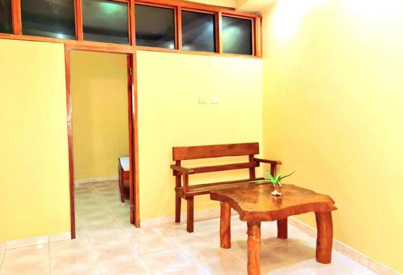 پانسیون La Familia Guest House