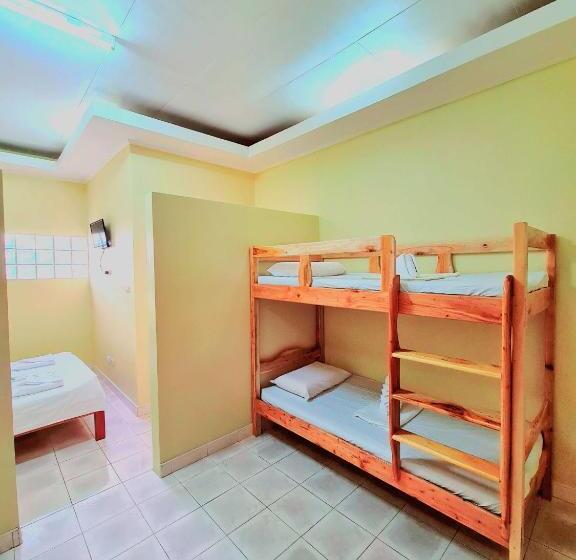 پانسیون La Familia Guest House