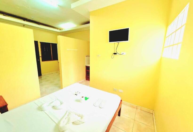 پانسیون La Familia Guest House