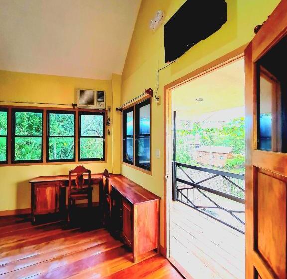 پانسیون La Familia Guest House