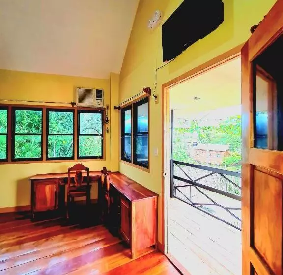 پانسیون La Familia Guest House
