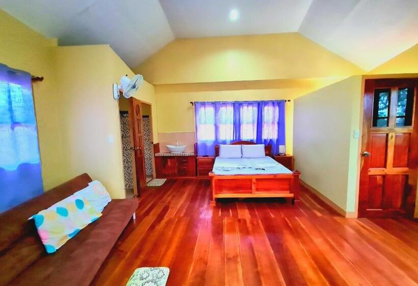 پانسیون La Familia Guest House