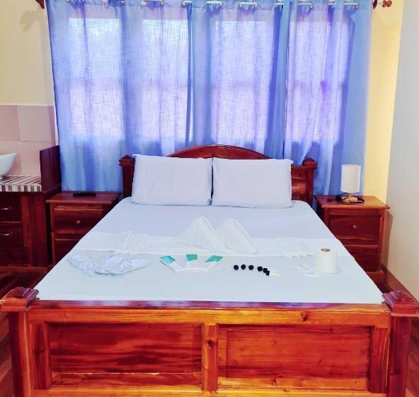 پانسیون La Familia Guest House