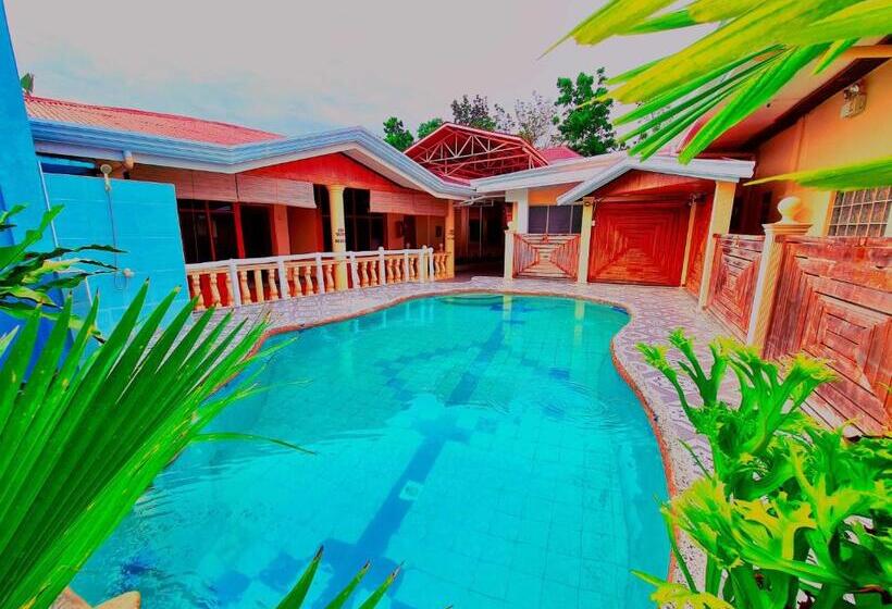 پانسیون La Familia Guest House