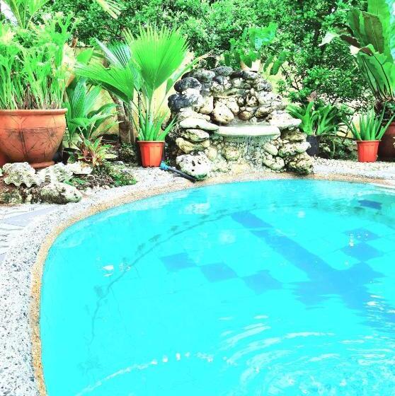 پانسیون La Familia Guest House