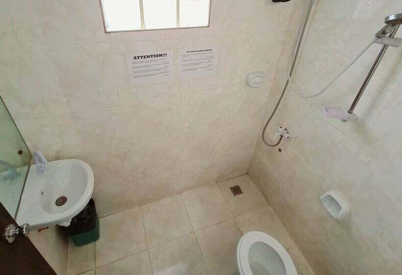 پانسیون La Familia Guest House