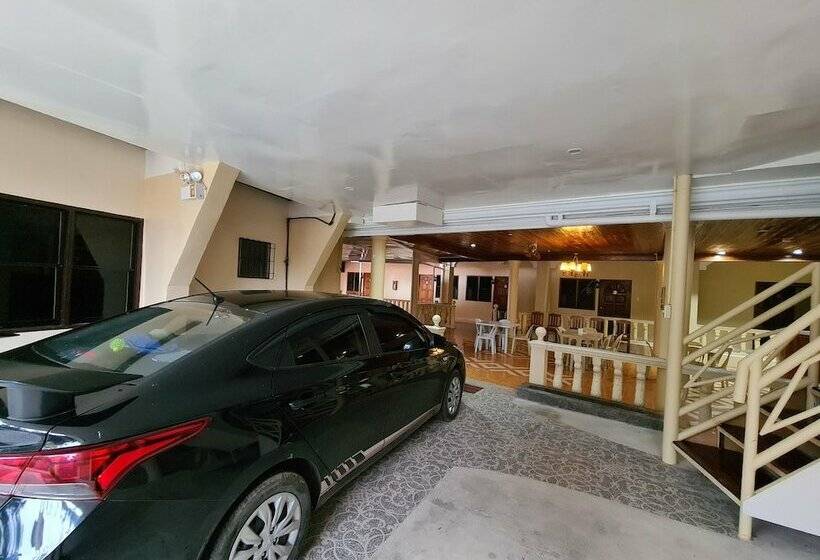 پانسیون La Familia Guest House