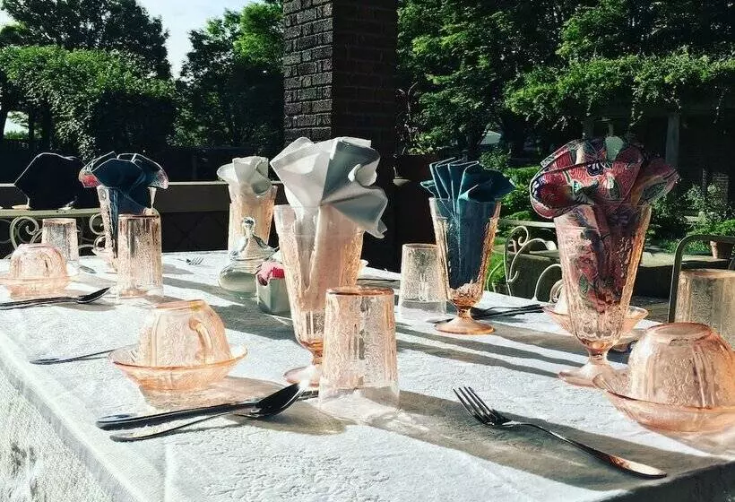 ベッドアンドブレックファースト The Inn At Irwin Gardens