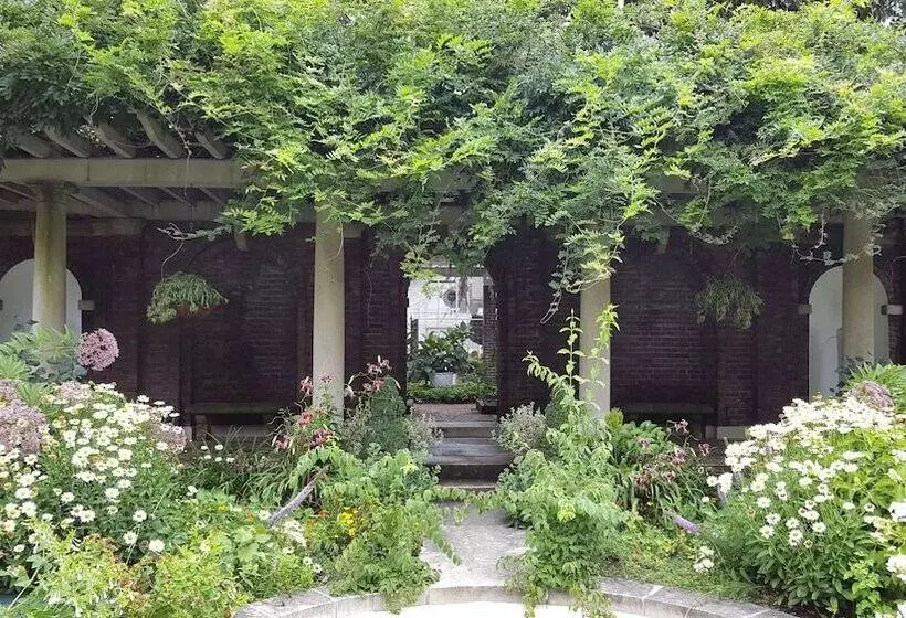 ベッドアンドブレックファースト The Inn At Irwin Gardens