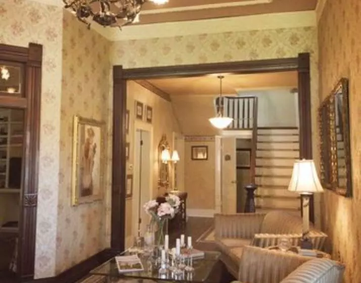 Granny Lou's Bed And Breakfast