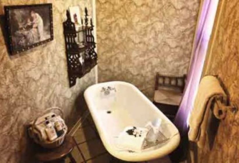 Granny Lou's Bed And Breakfast