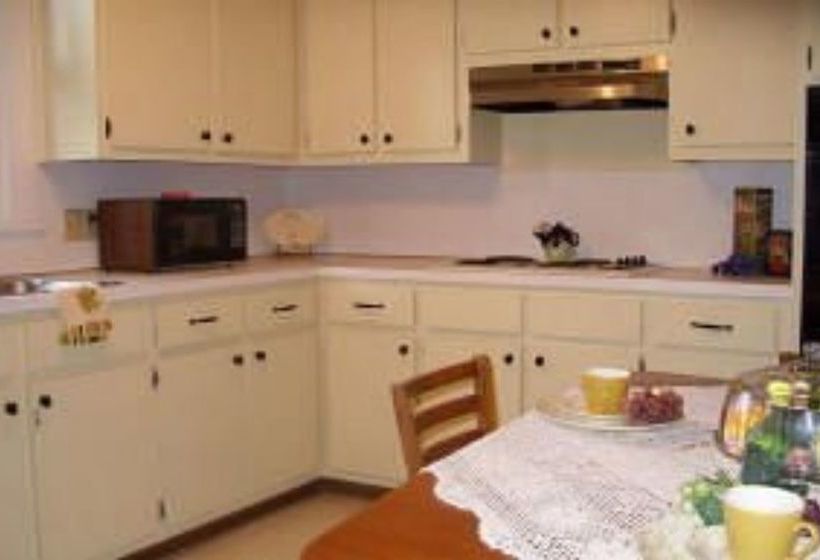 Granny Lou's Bed And Breakfast