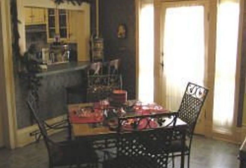 Granny Lou's Bed And Breakfast