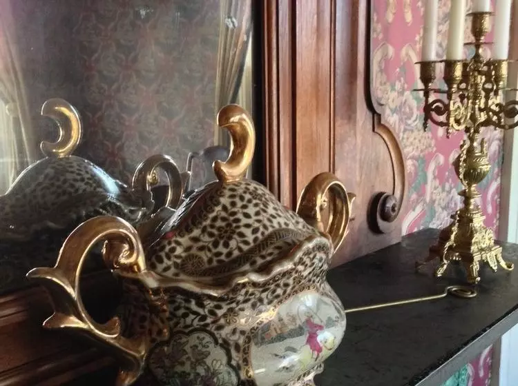 Granny Lou's Bed And Breakfast