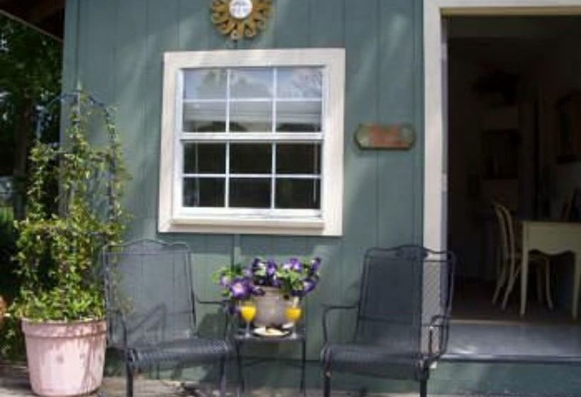 Granny Lou's Bed And Breakfast