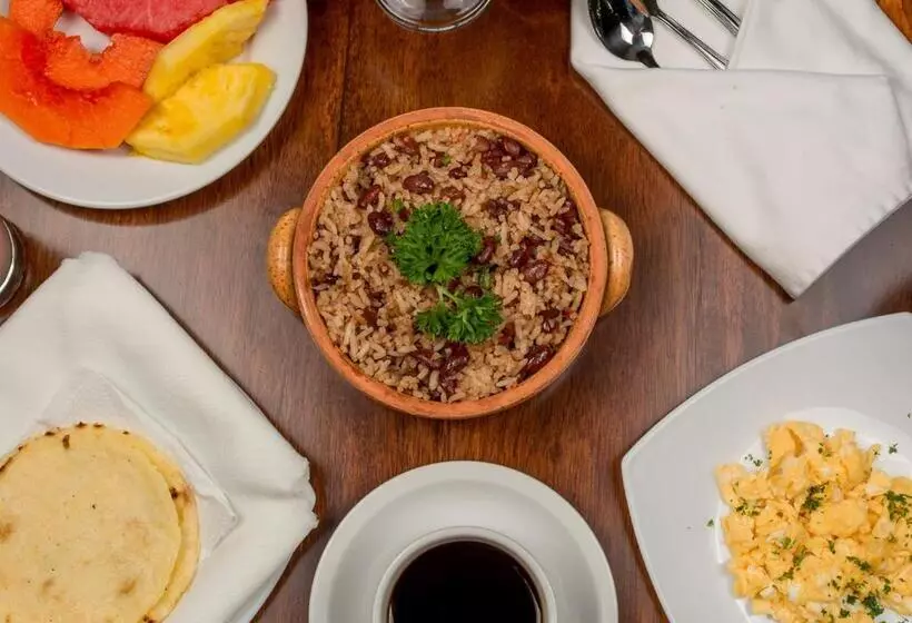 هتل El Silencio Del Campo