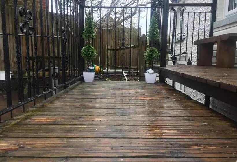 Hotelli Findon Rest Ltd