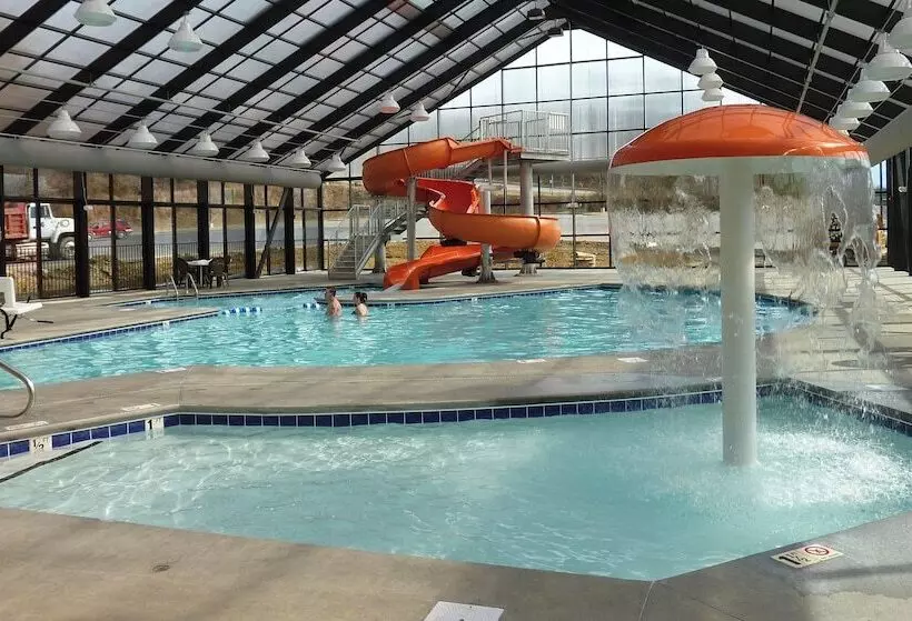 ホテル Grand Smokies Resort Lodge Pigeon Forge