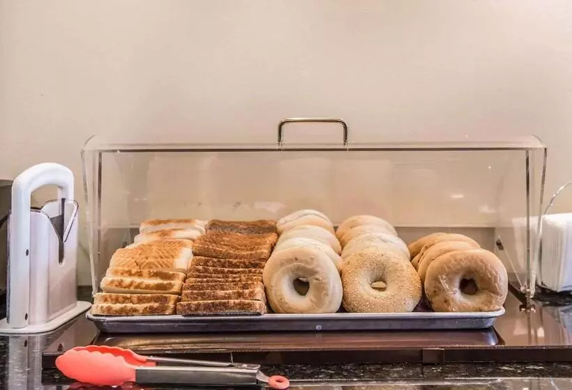 Отель Quality Inn