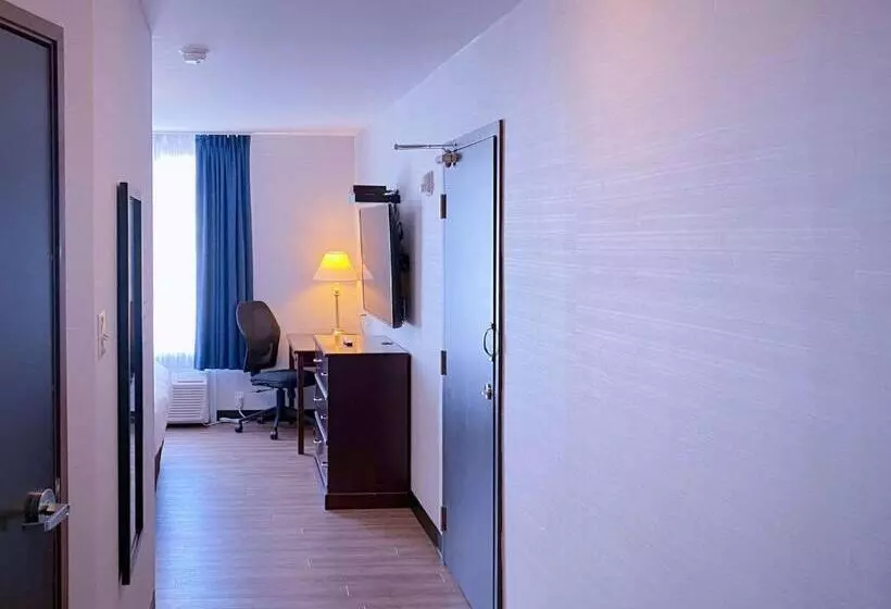 Отель Quality Inn