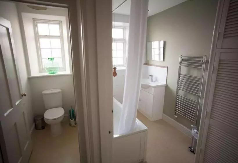 Отель The Scott Arms