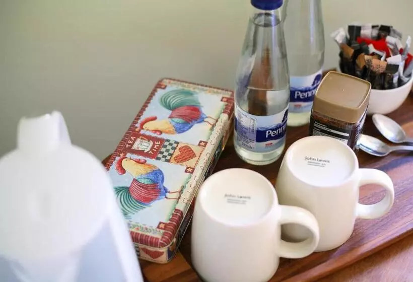 Отель The Scott Arms