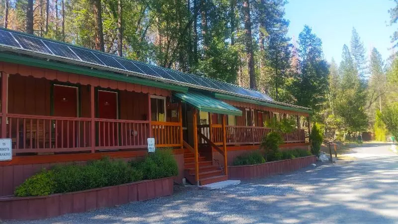 酒店 Yosemite Riverside Inn