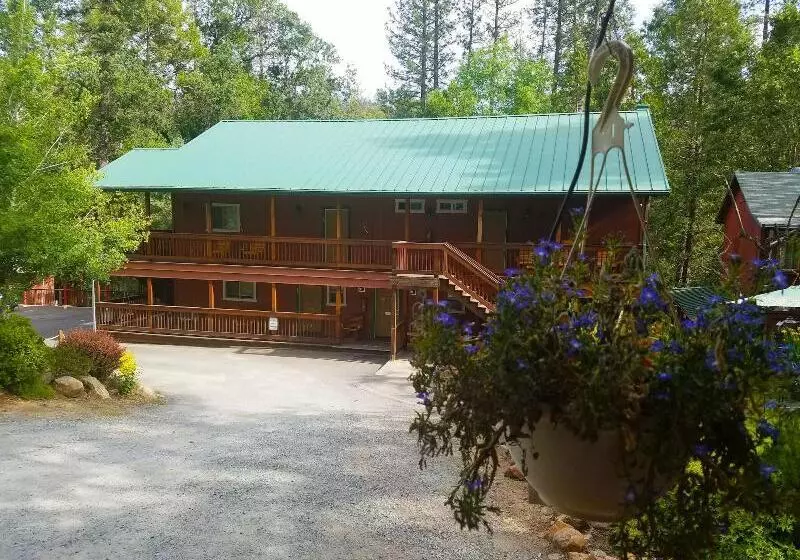 酒店 Yosemite Riverside Inn