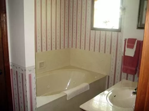 Lakeshore Bed And Breakfast