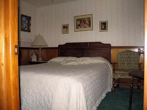 Lakeshore Bed And Breakfast