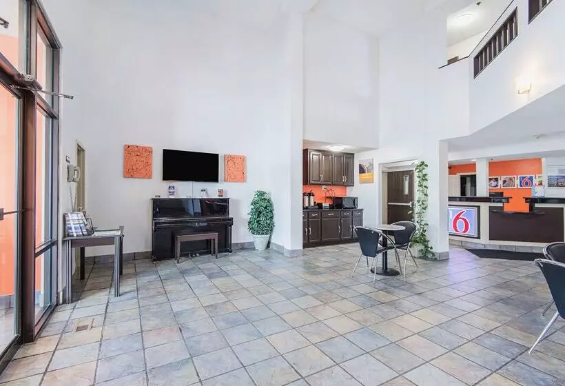 Motel 6 Lawrence, Ks