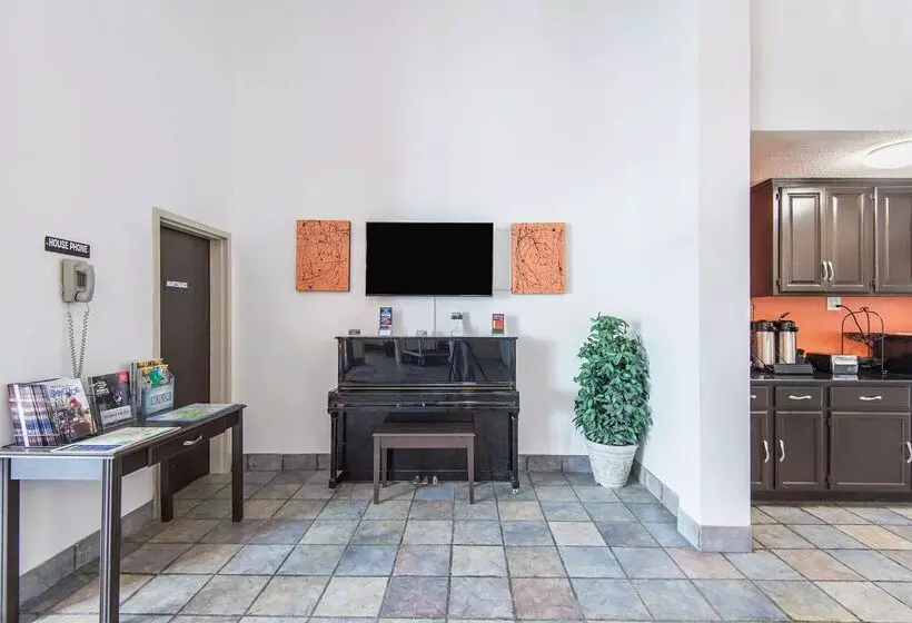 Motel 6 Lawrence, Ks