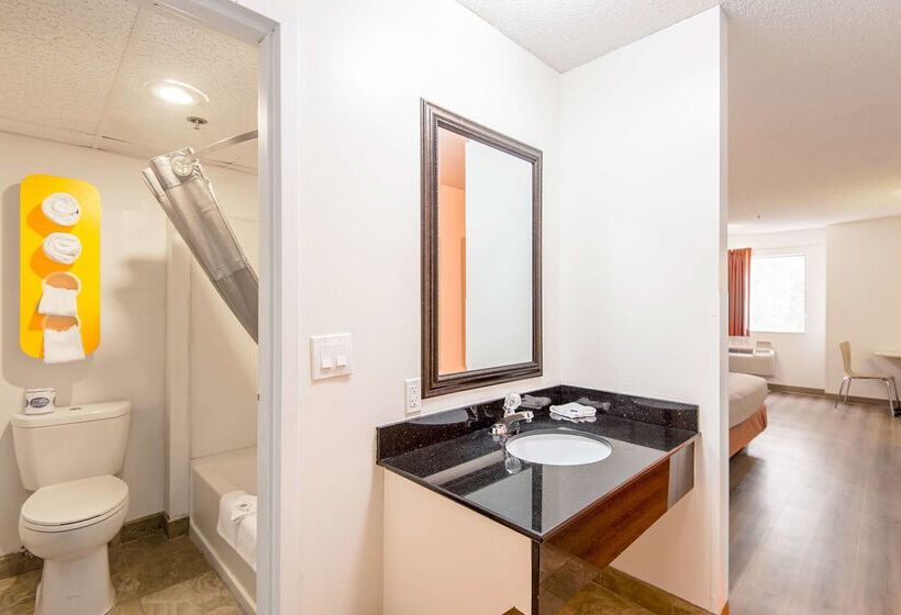 Motel 6 Lawrence, Ks