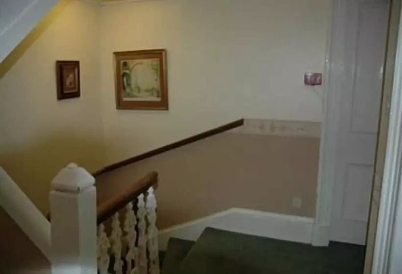 Majatalo Eglinton Guest House