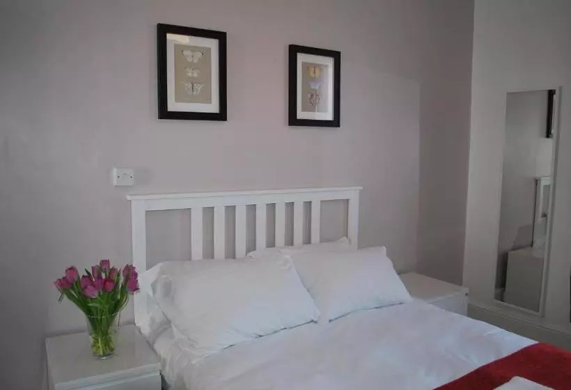 پانسیون Millifont Guest House