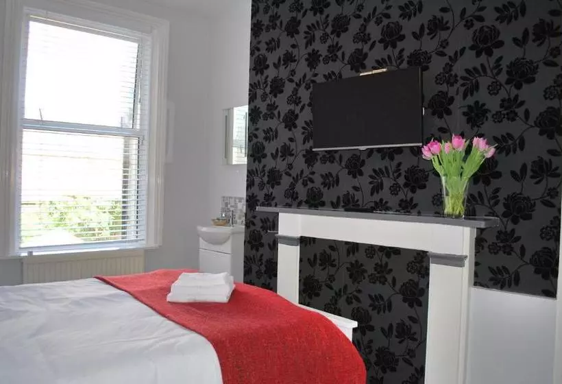 پانسیون Millifont Guest House