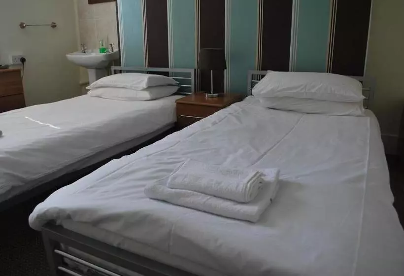 پانسیون Millifont Guest House