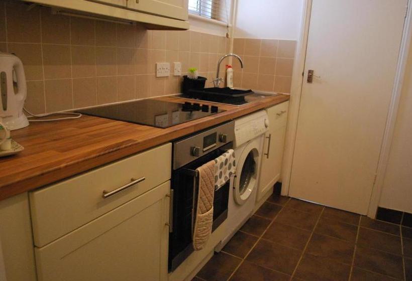 بنسيون Millifont Guest House