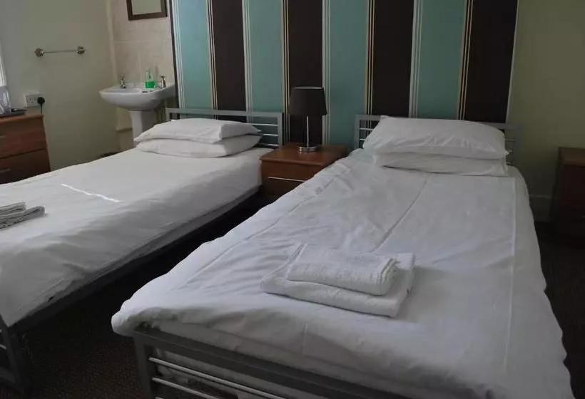 پانسیون Millifont Guest House