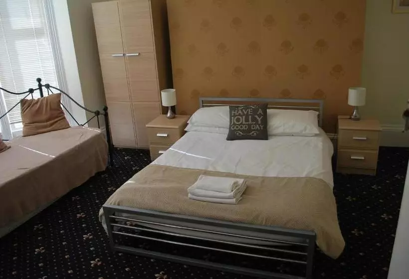 پانسیون Millifont Guest House