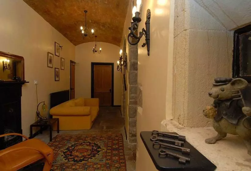 ペンション The Old Court - Guest House