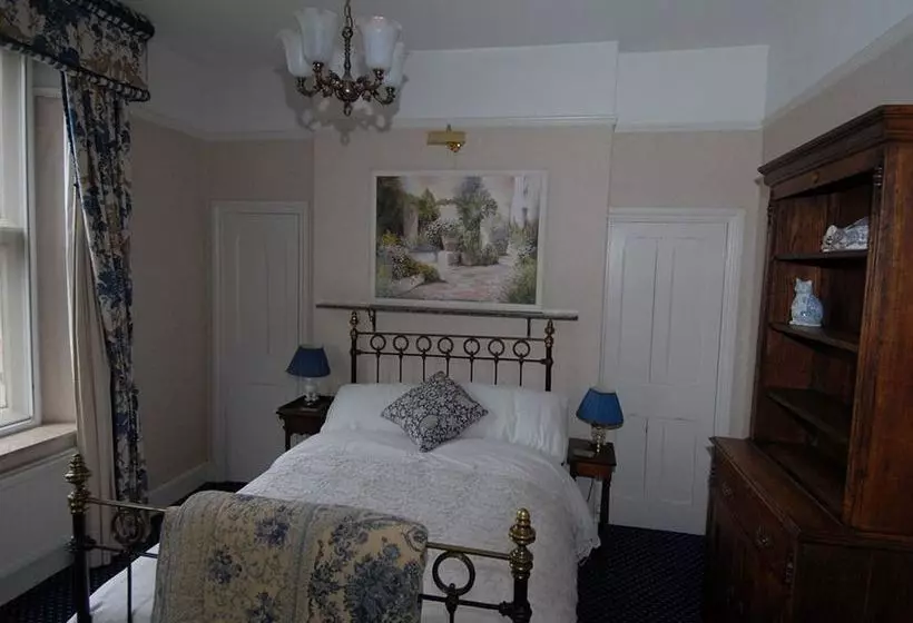 ペンション The Old Court - Guest House