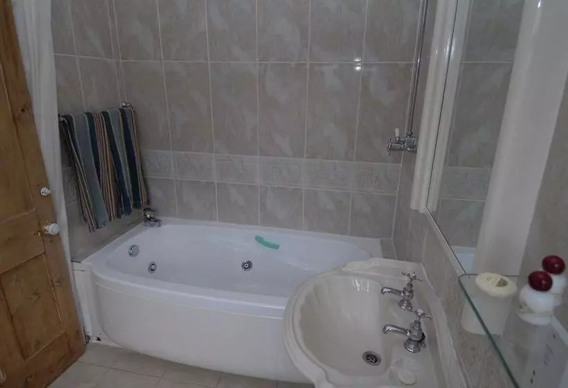 ペンション The Old Court - Guest House