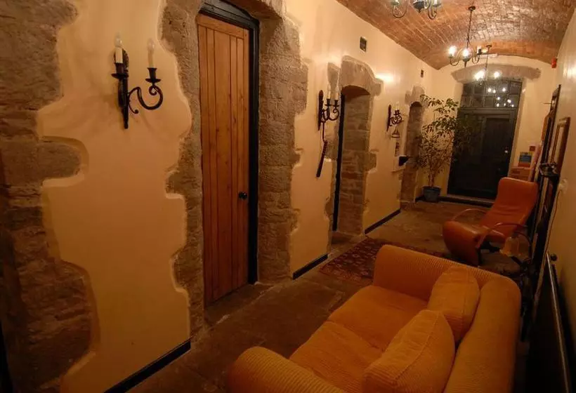 ペンション The Old Court - Guest House